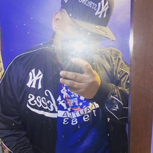 Profile Picture of Johan Guzman (@johanguzman284) on Poshmark