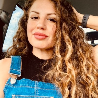 Profile Picture of Lara Frazier (@sillylara) on Twitter