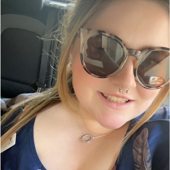 Profile Picture of Naomi Wilkins (@naomiwilkins) on Poshmark
