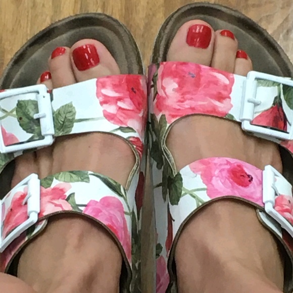 Profile Picture of Valerie Aloise (@vdc3) on Poshmark