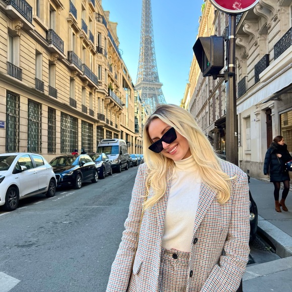 Profile Picture of Bella Vennetti (@bellavennetti) on Poshmark