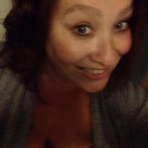 Profile Picture of Tina Dechenne (@tinadechenne) on Poshmark