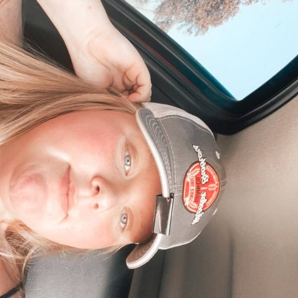 Profile Picture of Andrea Craig (@andrea680) on Poshmark