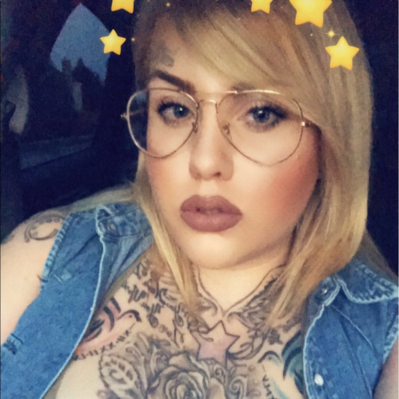 Profile Picture of Shannon Biswurm (@barberbiz) on Poshmark