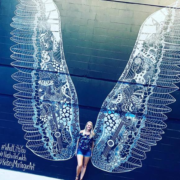 Profile Picture of Lisa Carstens (@lisacarstens) on Poshmark