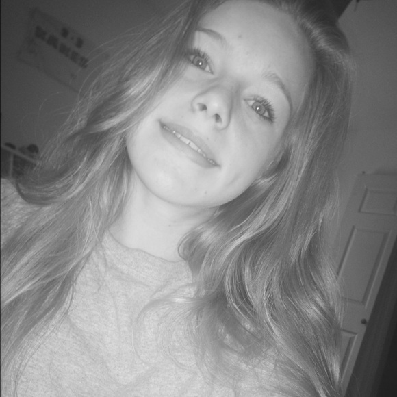 Profile Picture of Kalie Fluet (@fluetkalie13) on Poshmark