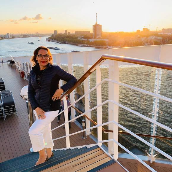 Profile Picture of Rosa Gonzalez (@esther5322) on Poshmark