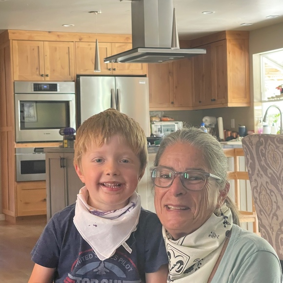 Profile Picture of Robin Schmidt (@schmidtrob0553) on Poshmark