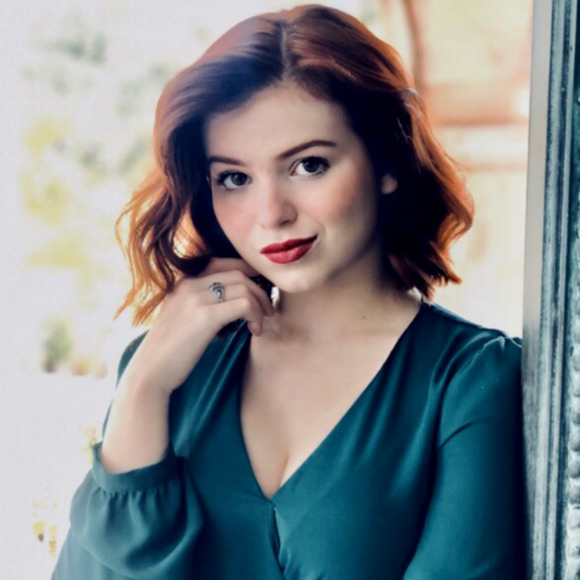 Profile Picture of Amanda Lade (@amandaelade) on Poshmark