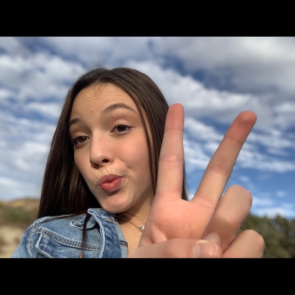Profile Picture of Jade Peck (@jadepec) on Poshmark