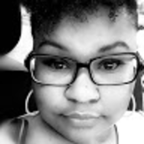 Profile Picture of Carlette Stover (@carlettestover) on Poshmark