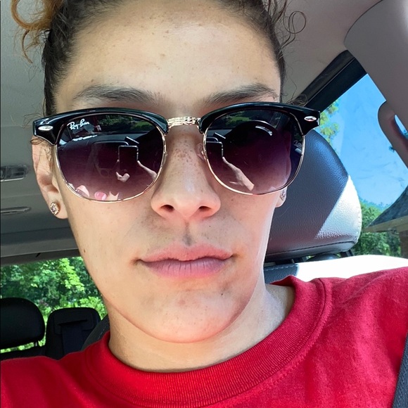 Profile Picture of Tonya Pereira (@tonya_pereira) on Poshmark