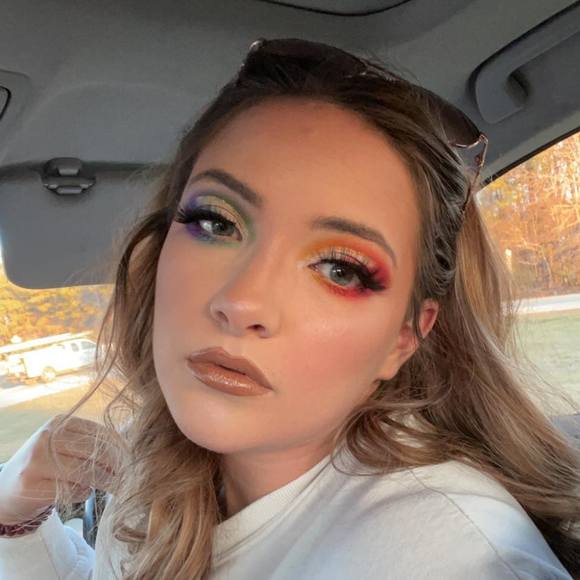 Profile Picture of Cami Bilbo (@camibilbo) on Poshmark