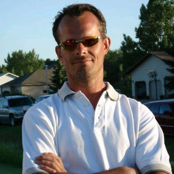 Profile Picture of Mike Oldham (@michaeloldham23) on Poshmark