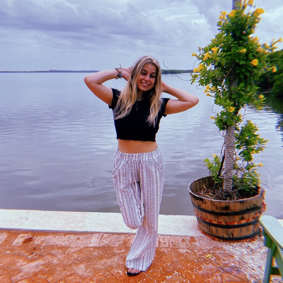 Profile Picture of Avery Cichanski (@averycichanski) on Poshmark