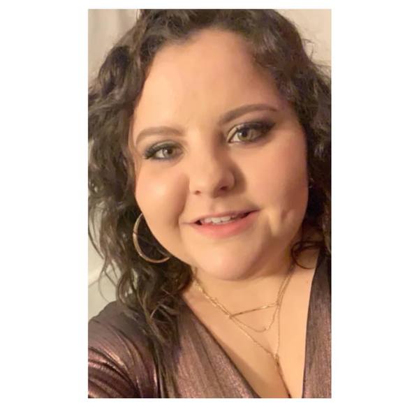 Profile Picture of Aleena Haley (@aleenaliz) on Poshmark