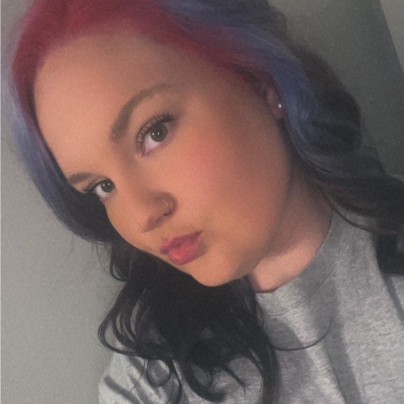 Profile Picture of Mckayla Sjoquist (@kaykay131719) on Poshmark