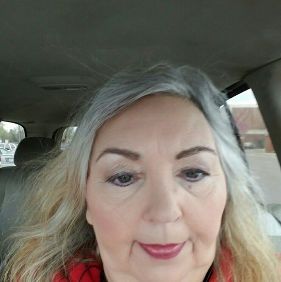 Profile Picture of Brenda Burton (@ldy688) on Poshmark