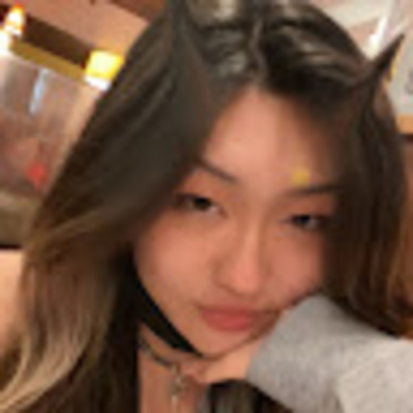 Profile Picture of Lilly Liu (@justpeachyi) on Poshmark