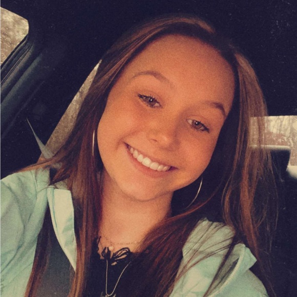 Profile Picture of Anniegrace Roach (@annieg112) on Poshmark