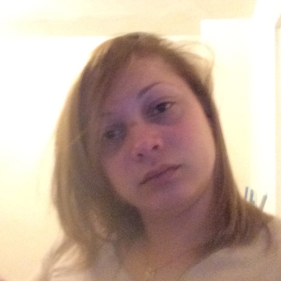 Profile Picture of Xiomara Estremera (@xiomara88) on Poshmark