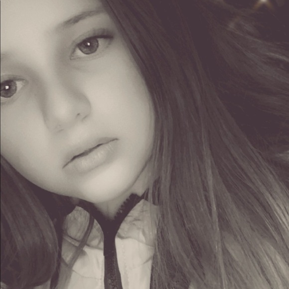 Profile Picture of Reylli Mcentee (@reyllil) on Poshmark