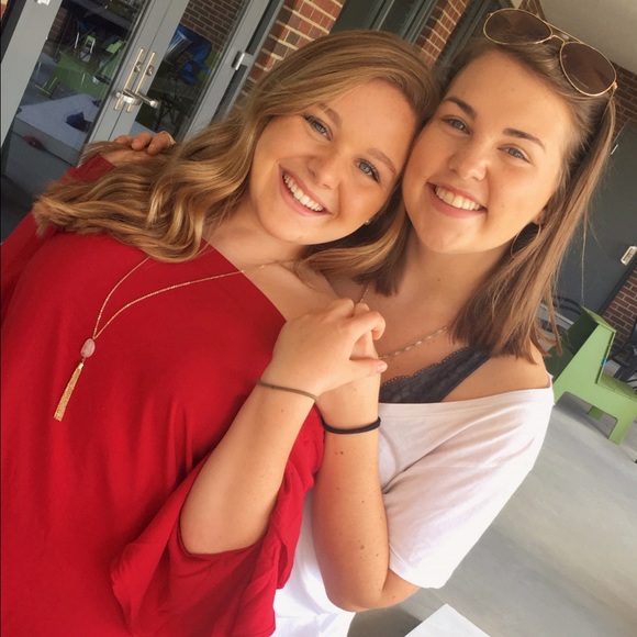 Profile Picture of Kenzie Elms (@kenzieelms) on Poshmark