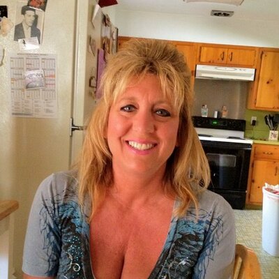 Profile Picture of Lori Worden (@nascargirl45) on Twitter
