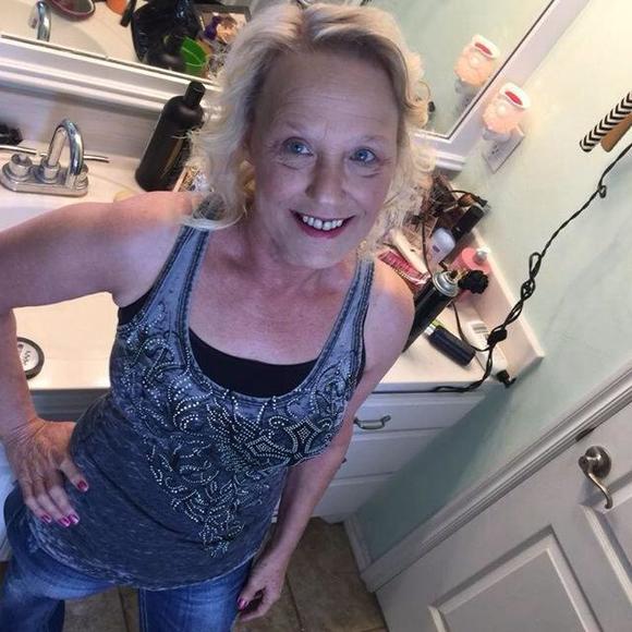 Profile Picture of Beckey Hilsabeck (@beckeylee) on Poshmark