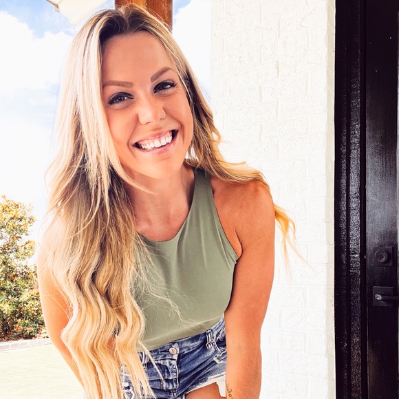 Profile Picture of Macey Brodhun (@macey_brodhun) on Poshmark