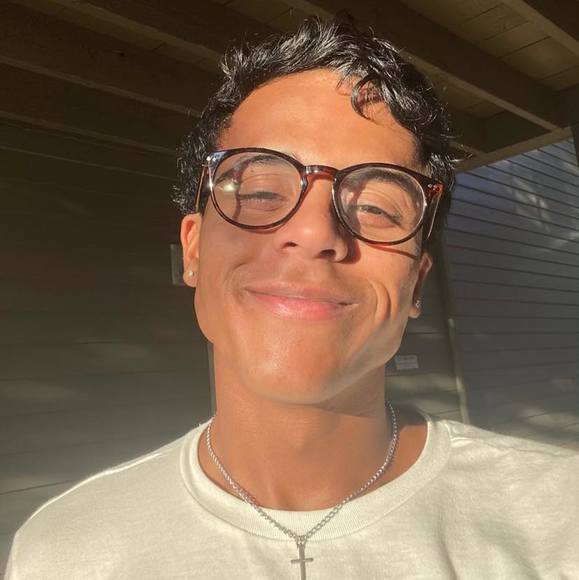 Profile Picture of Jose Almodovar (@justdoit150) on Poshmark