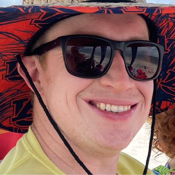 Profile Picture of David Askew (@daskew061) on Poshmark