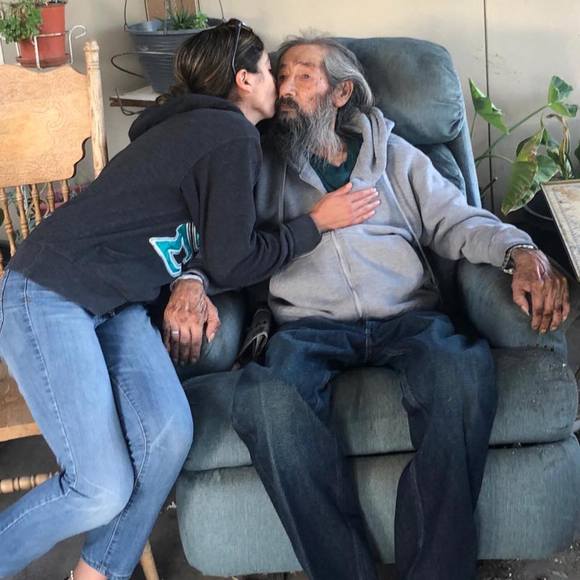 Profile Picture of Alexis Chavarin (@alexischavarin) on Poshmark