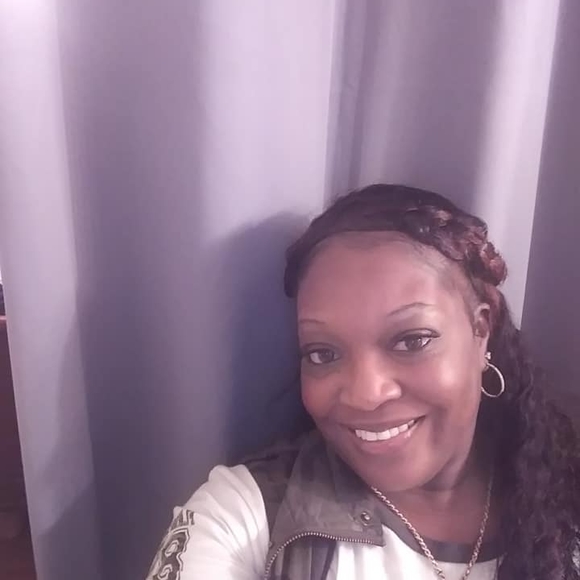 Profile Picture of Charnetta Johnson (@cqeen65) on Poshmark