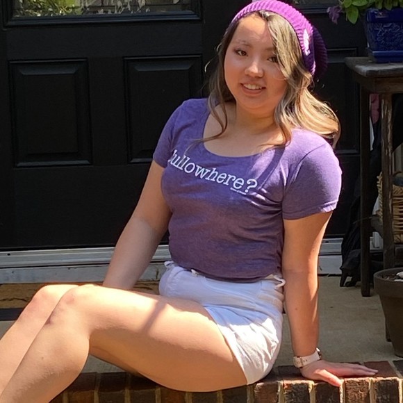 Profile Picture of Abigail Eaker (@applegale02) on Poshmark