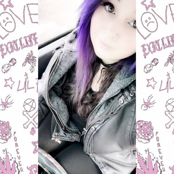 Profile Picture of Tyler Tawney (@tylerann420) on Poshmark