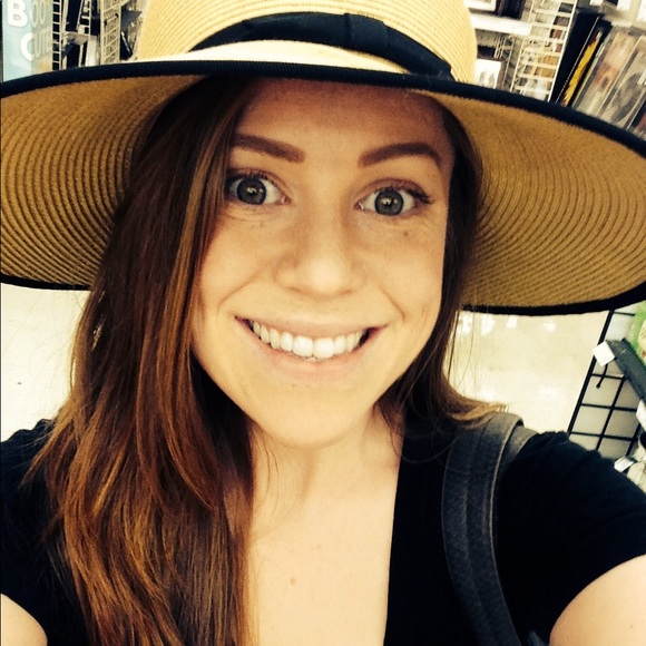 Profile Picture of Mollie Moscony (@mcmosc) on Poshmark