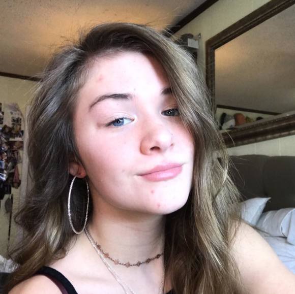 Profile Picture of Brooke Simerly (@brooke_chantee) on Poshmark