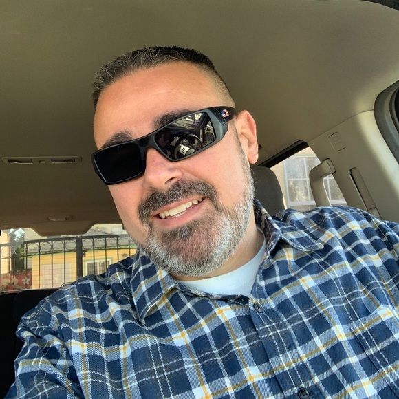 Profile Picture of Rob Decoite (@rdecoite) on Poshmark