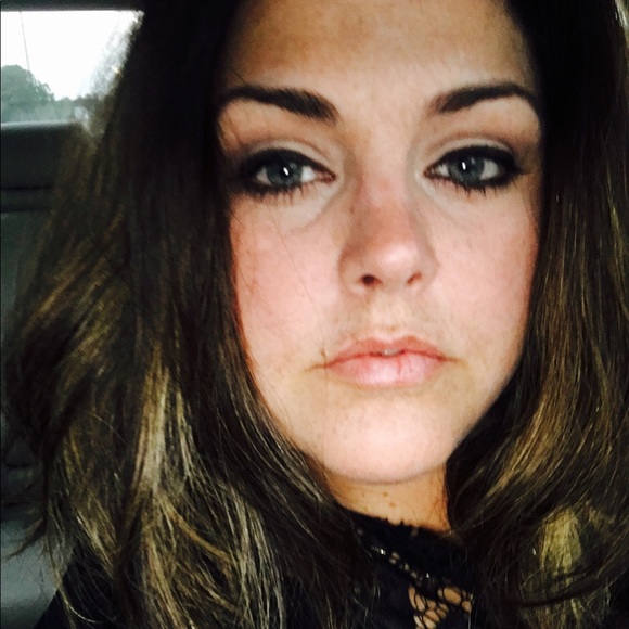 Profile Picture of Stacey Adamick (@staceyadamick) on Poshmark