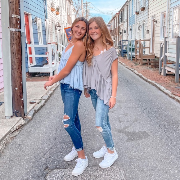 Profile Picture of Carly Ross (@carlyross689) on Poshmark