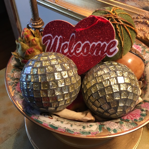 Profile Picture of Viki Viki (@huniepie) on Poshmark