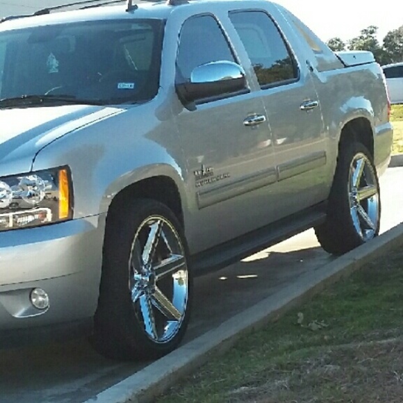 Profile Picture of Robert Hendricks (@da_prince1) on Poshmark