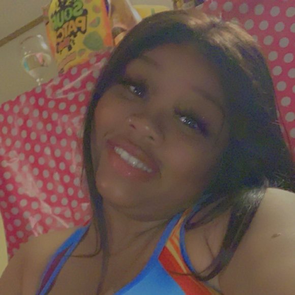 Profile Picture of Karonshae James (@karonshaejames) on Poshmark