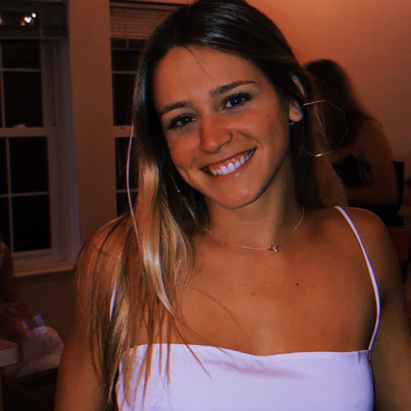 Profile Picture of Lucy Bancone (@lucybancone) on Poshmark