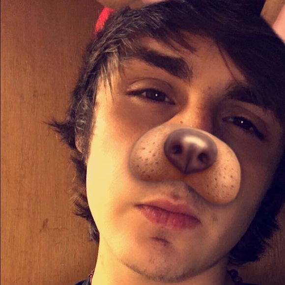 Profile Picture of Gage Napora (@gagenapora210) on Poshmark