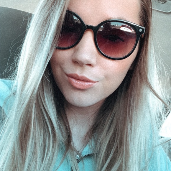 Profile Picture of Hannah Grandy (@hannahgrandy) on Poshmark