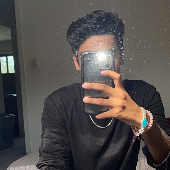Profile Picture of Om Patel (@ompatel784) on Poshmark