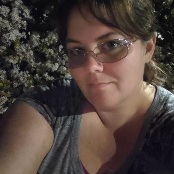 Profile Picture of Tarah Daniels (@t3bgirl) on Poshmark