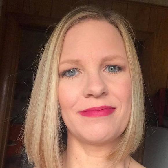 Profile Picture of Amanda Orcutt (@aorcutt) on Poshmark